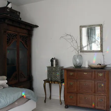 Ruhiges, Helles Altbauzimmer Im Stadtzentrum Homestay szállás *